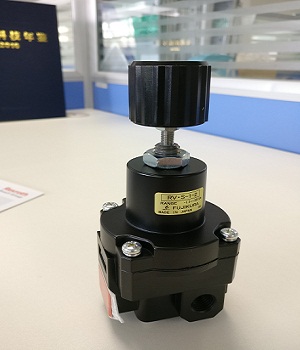 自力可調式減壓閥構造參數，來控制閥門的開度